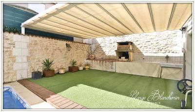 Maison - 250 m² - 9 pièces