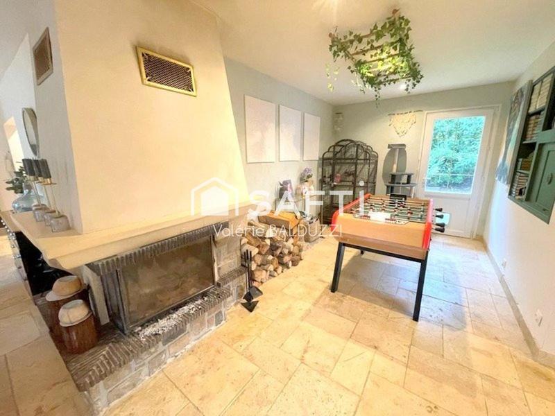 Maison - 205 m² - 7 pièces