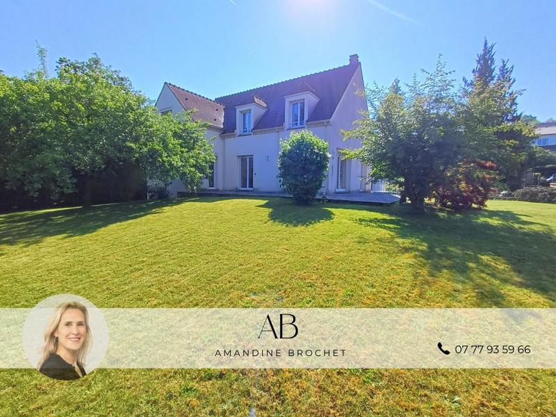 Pavillon - 180 m² - 7 pièces