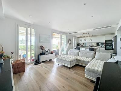 Appartement - 92 m² - 4 pièces