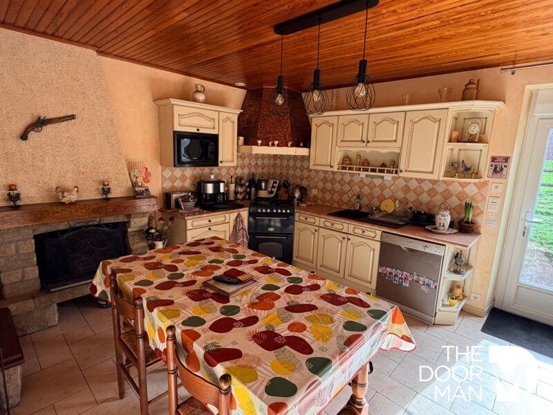 Maison - 247 m² - 9 pièces