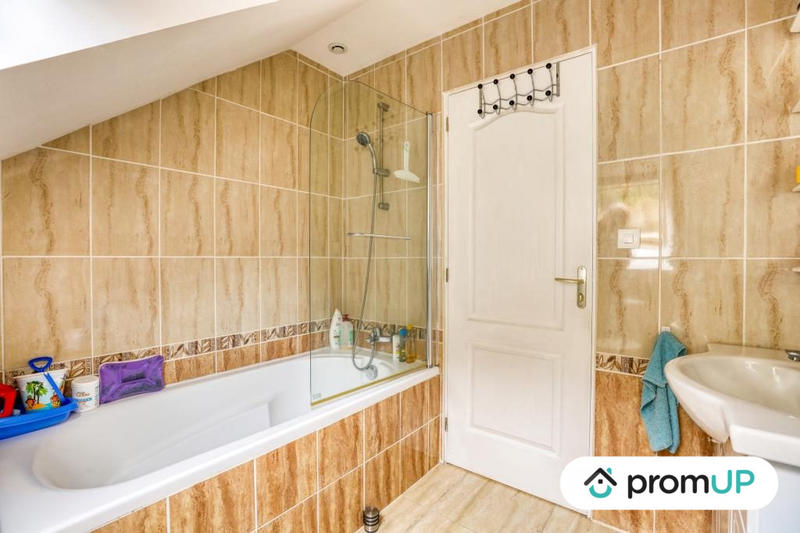 Maison traditionnelle - 145 m² - 5 pièces