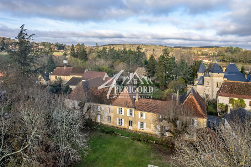 Maison - 435 m² - 11 pièces