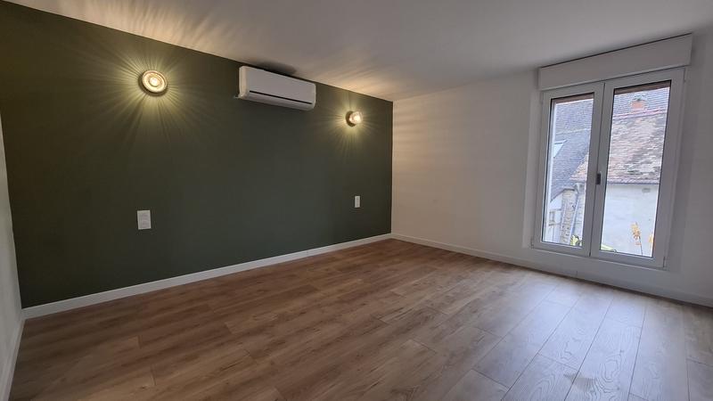 Maison - 216 m² - 9 pièces