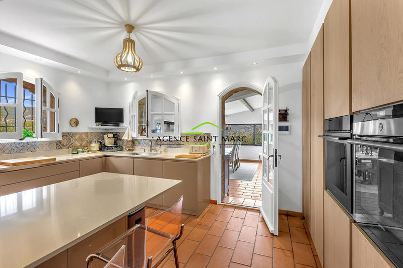 Propriété - 296 m² - 8 pièces