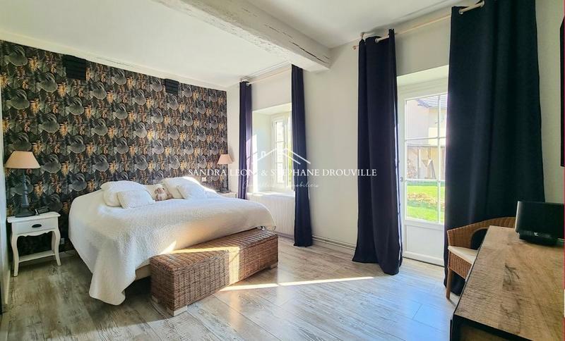 Maison - 220 m² - 8 pièces