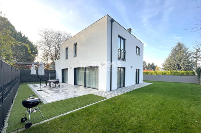 Maison - 180 m² - 6 pièces