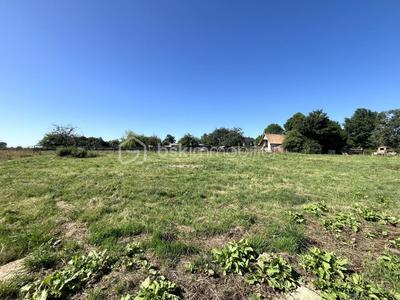 Terrain constructible - 1 360 m²