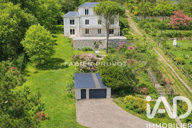 Maison - 216 m² - 8 pièces