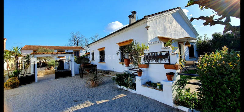 Mas - 580 m² - 20 pièces