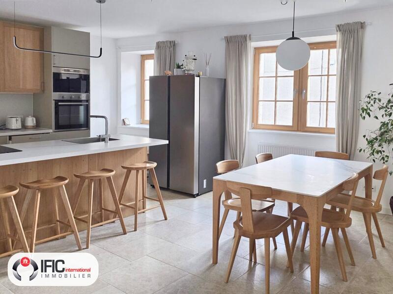 Maison - 252 m² - 8 pièces