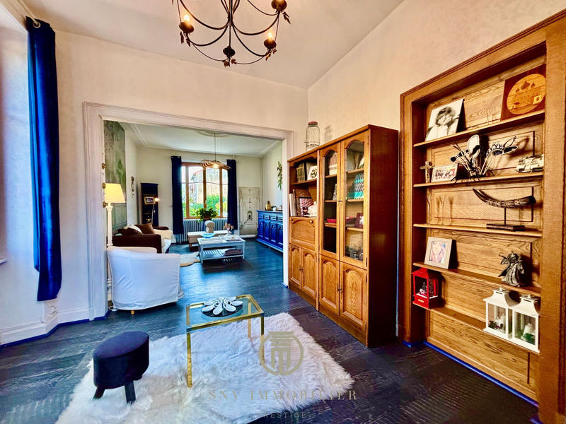 Maison - 290 m² - 12 pièces