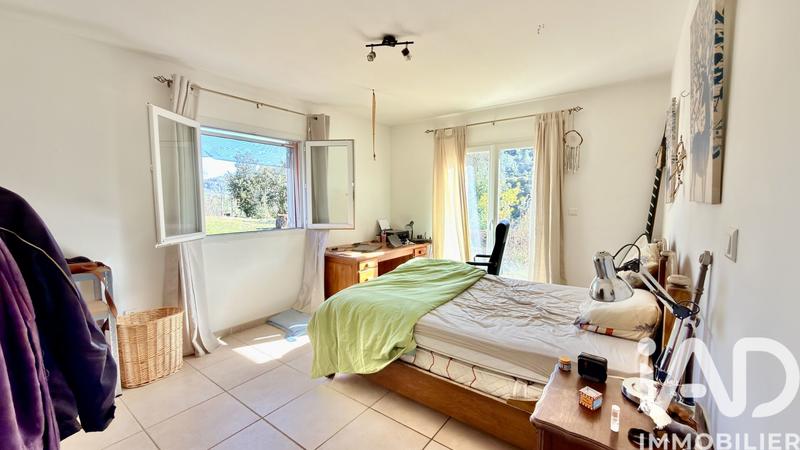 Maison - 213 m² - 6 pièces