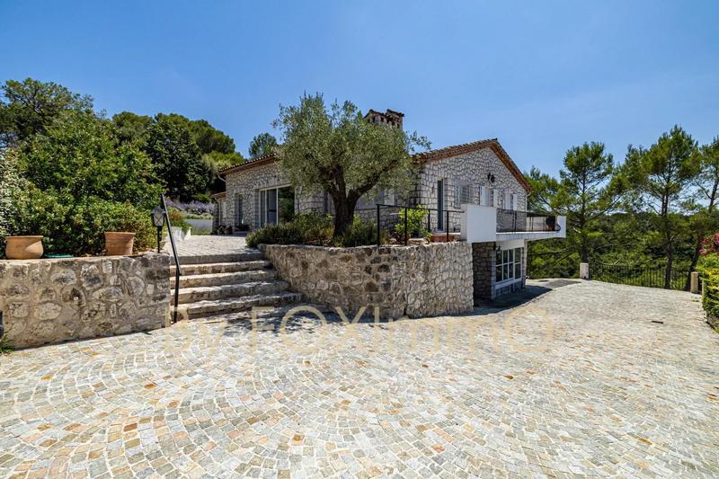 Villa - 214 m² - 6 pièces