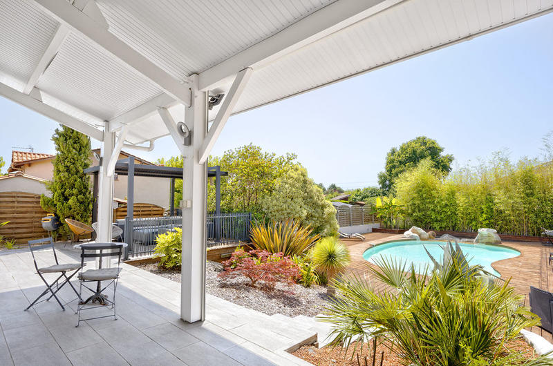 Maison - 260 m² - 8 pièces