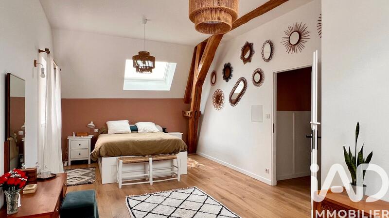 Maison - 240 m² - 8 pièces