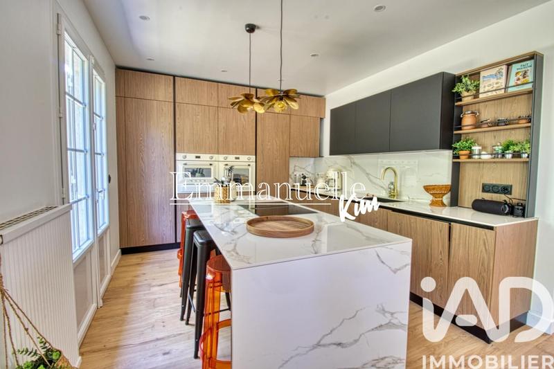 Maison - 270 m² - 10 pièces