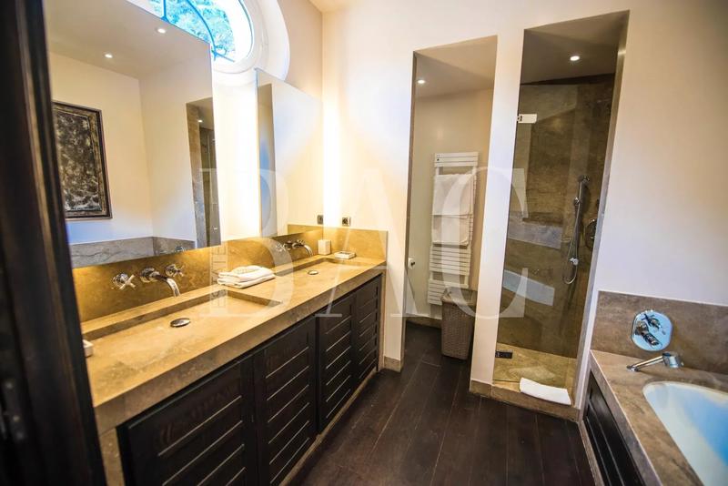 Propriété - 650 m² - 15 pièces