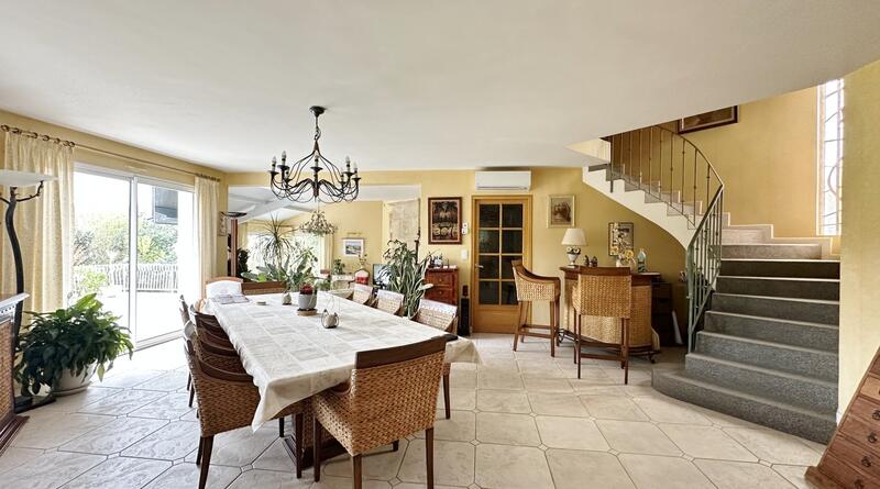 Maison - 161 m² - 6 pièces