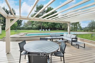 Maison - 296 m² - 8 pièces