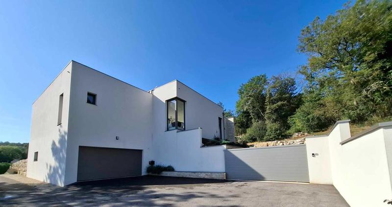 Maison - 220 m² - 6 pièces