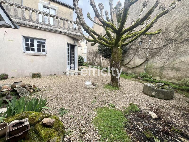 Maison - 208 m² - 7 pièces