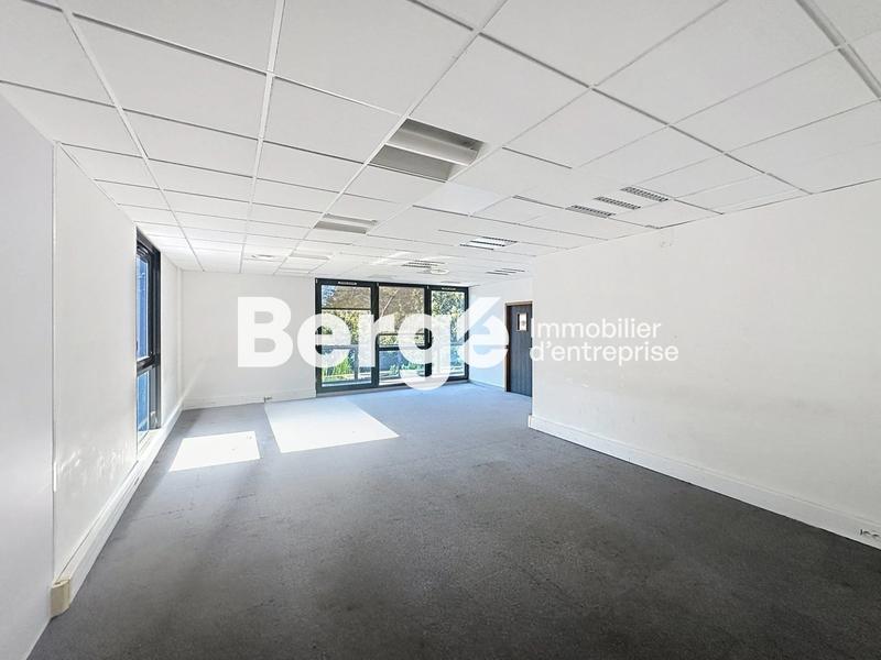 Bureau - 1 212 m²