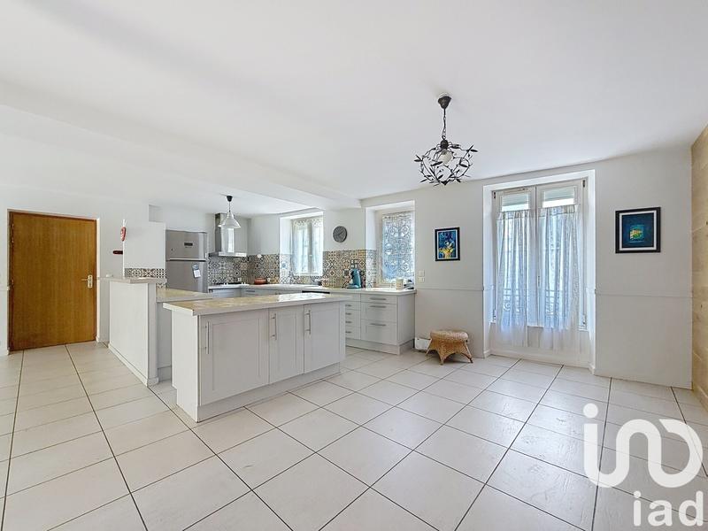 Maison - 201 m² - 7 pièces