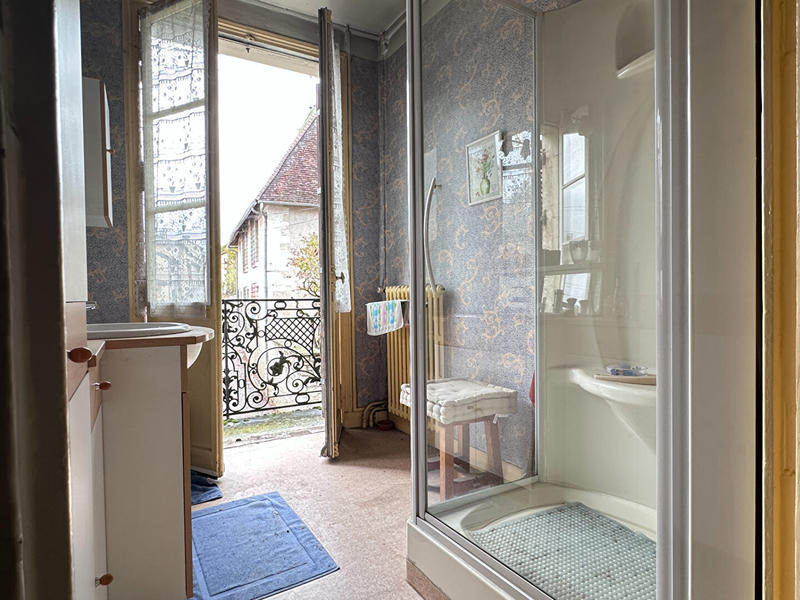 Maison - 233 m² - 8 pièces