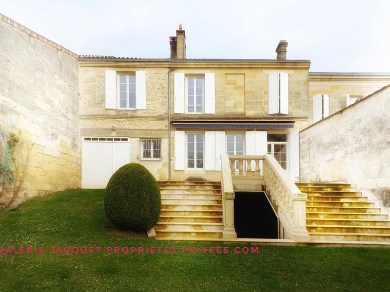 Demeure - 234 m² - 8 pièces