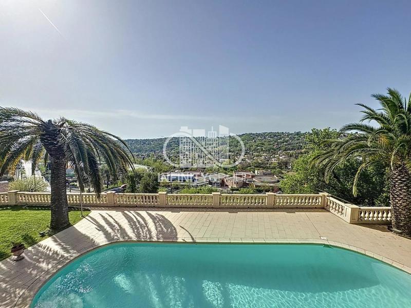 Villa - 247 m² - 7 pièces