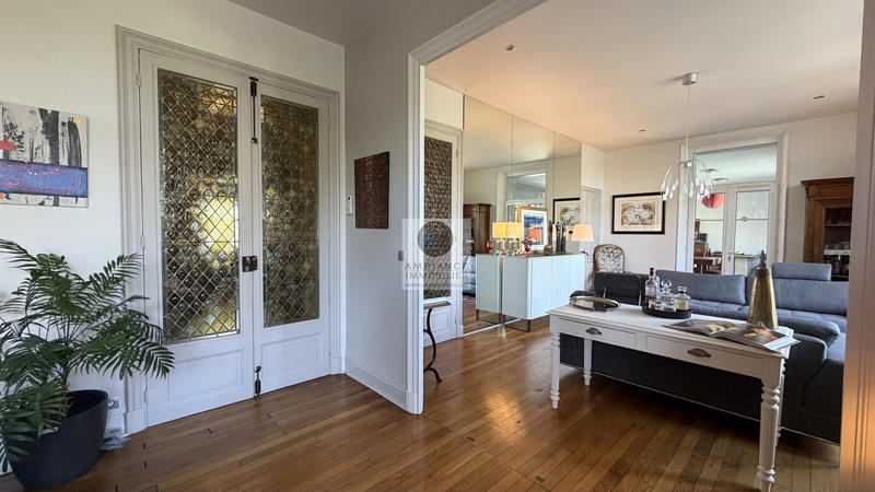 Maison - 306 m² - 10 pièces