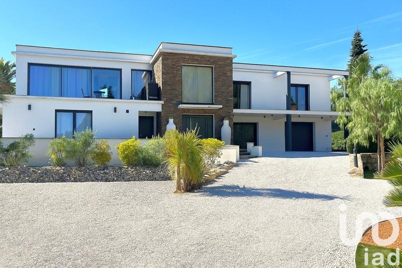 Maison - 306 m² - 9 pièces