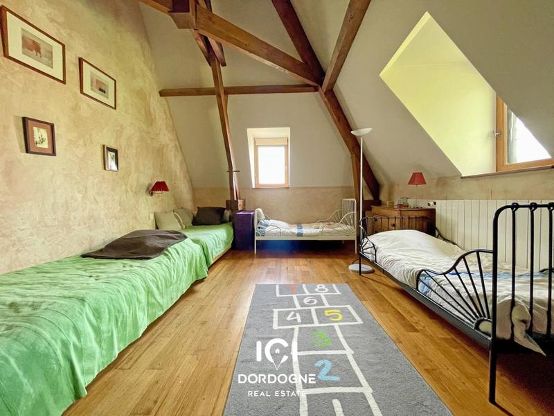 Propriété - 340 m² - 8 pièces