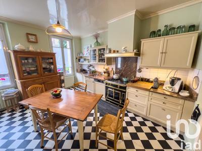 Maison - 280 m² - 8 pièces