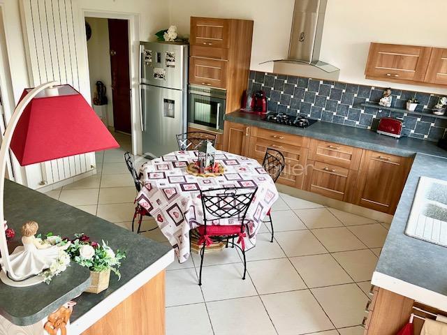 Maison - 230 m² - 7 pièces