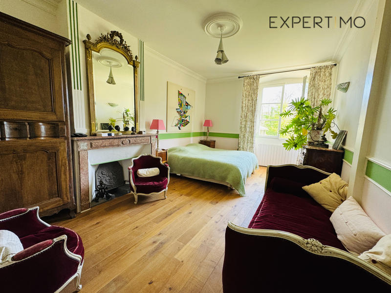 Propriété - 391 m² - 9 pièces