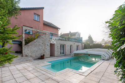 Maison - 195 m² - 7 pièces
