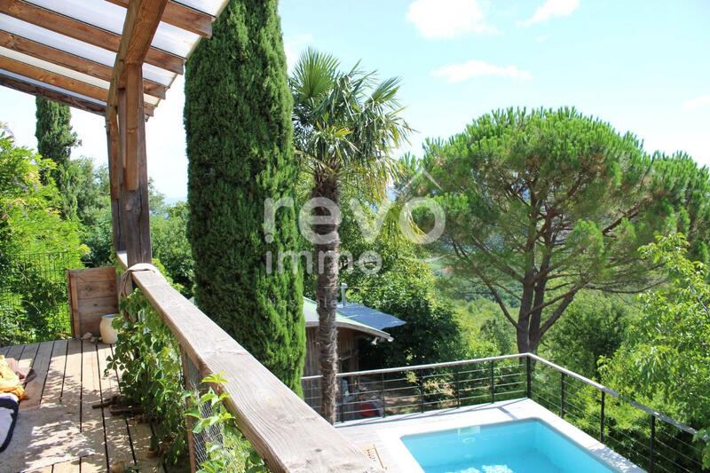 Propriété - 285 m² - 8 pièces