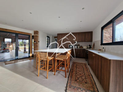 Maison - 260 m² - 7 pièces