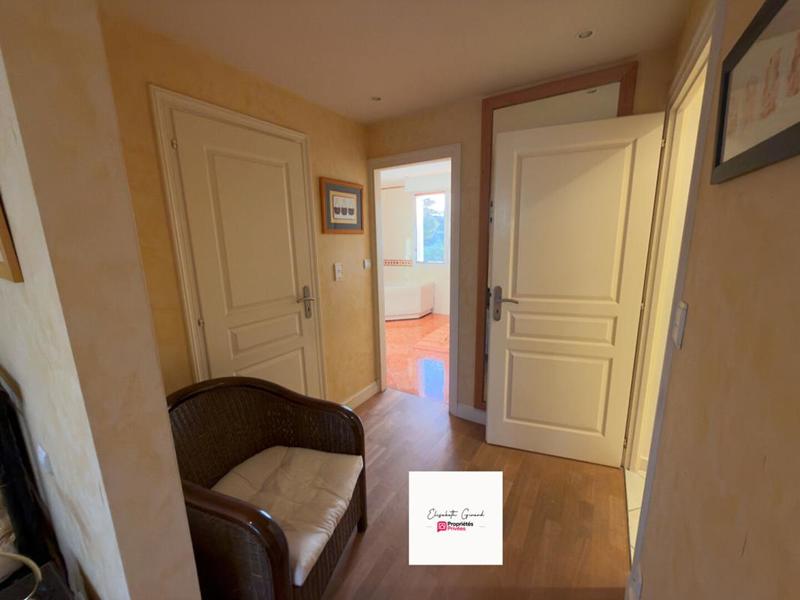 Maison - 205 m² - 6 pièces