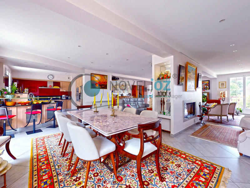 Maison - 291 m² - 9 pièces