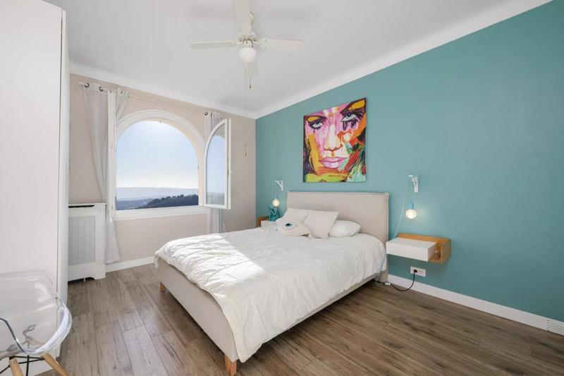 Maison - 205 m² - 6 pièces