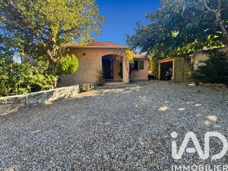 Maison - 225 m² - 7 pièces