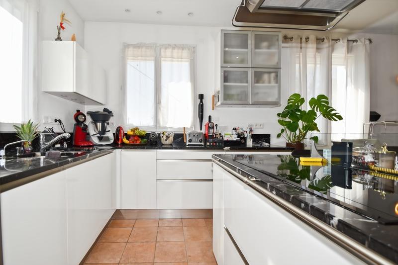 Villa - 227 m² - 10 pièces