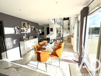 Maison - 122 m² - 6 pièces