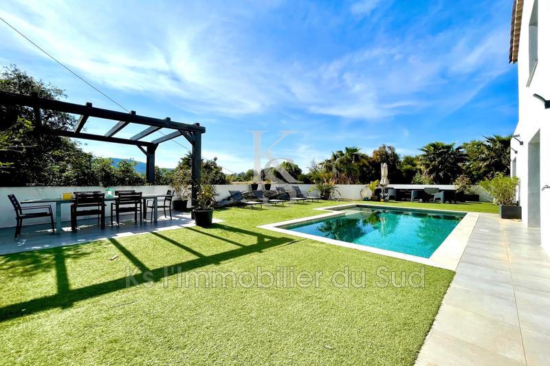 Villa - 297 m² - 9 pièces