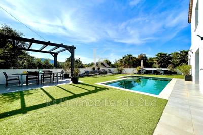 Villa - 297 m² - 9 pièces