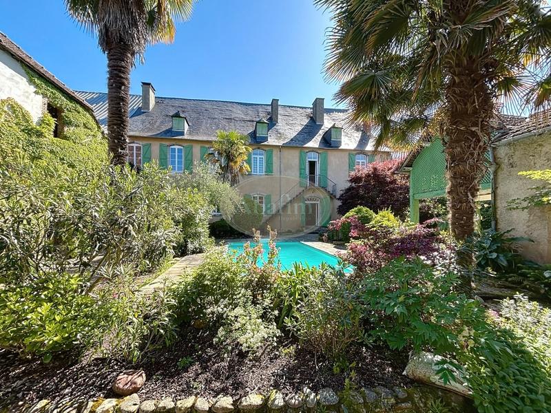 Château - 445 m² - 9 pièces