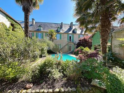 Château - 445 m² - 9 pièces